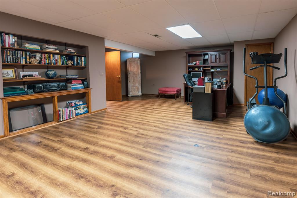 900 DREW Drive, Troy, MI 48098 — Photo 36