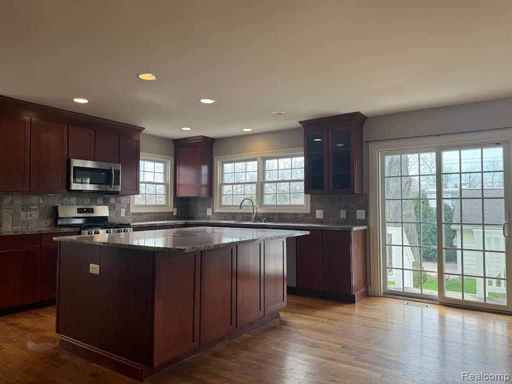 881 SIMPSON Street, Plymouth, MI 48170 — Photo 12