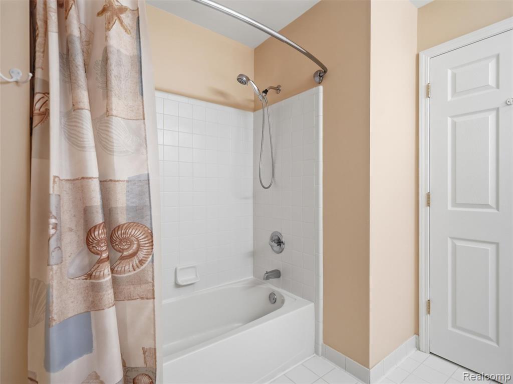 6394 Heron Park Way, Clarkston, MI — Photo 39