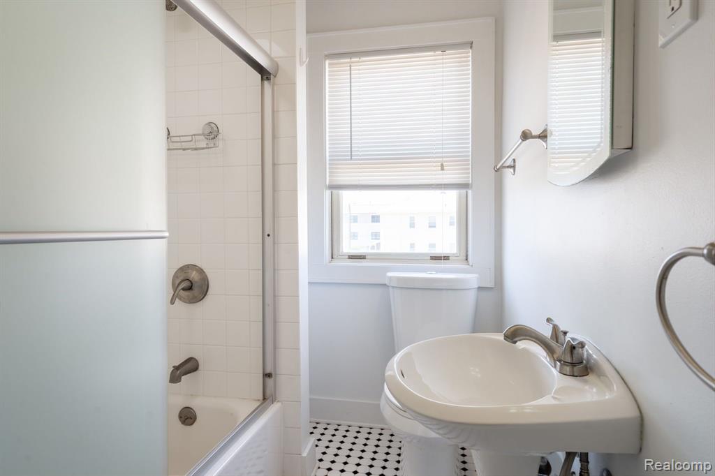 412 E 3RD Street, Royal Oak, MI 48067 — Photo 11