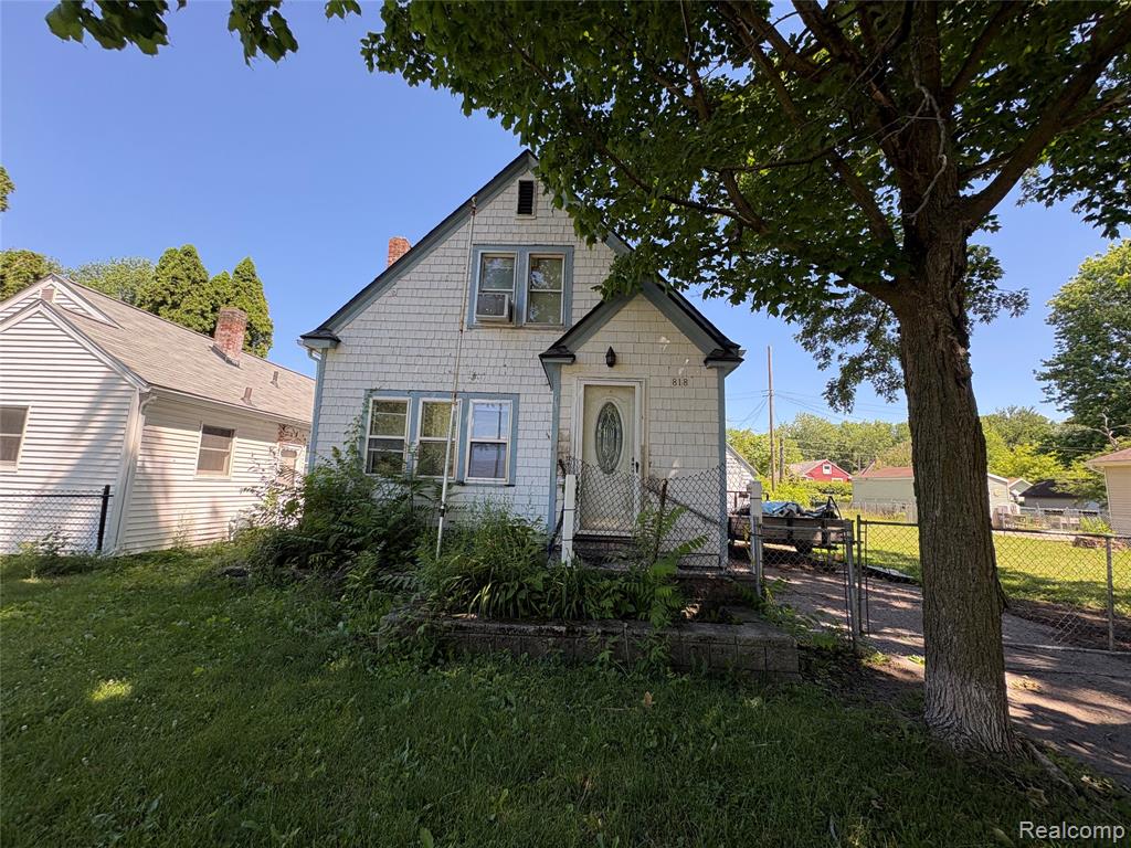 818 Loa Street, Lansing, MI 48910 — front exterior