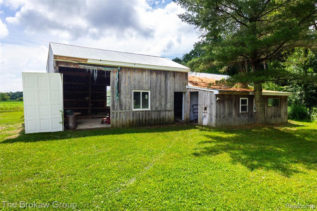 7272 N Lapeer Road, Fostoria, MI 48435 — Photo 32