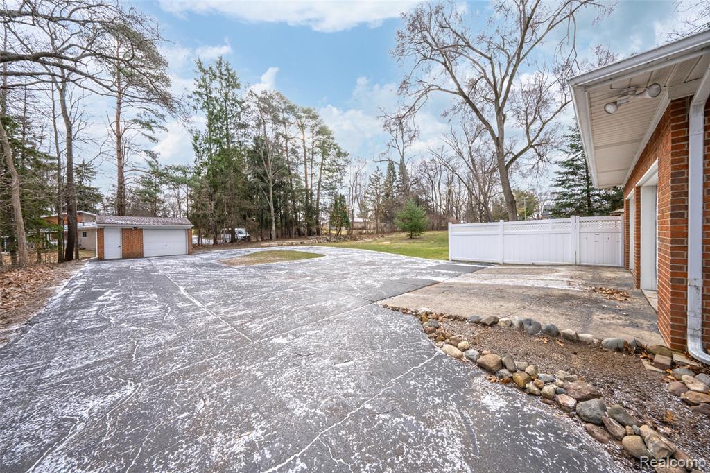 531 Oxbow Lake Road, White Lake, MI — Photo 21