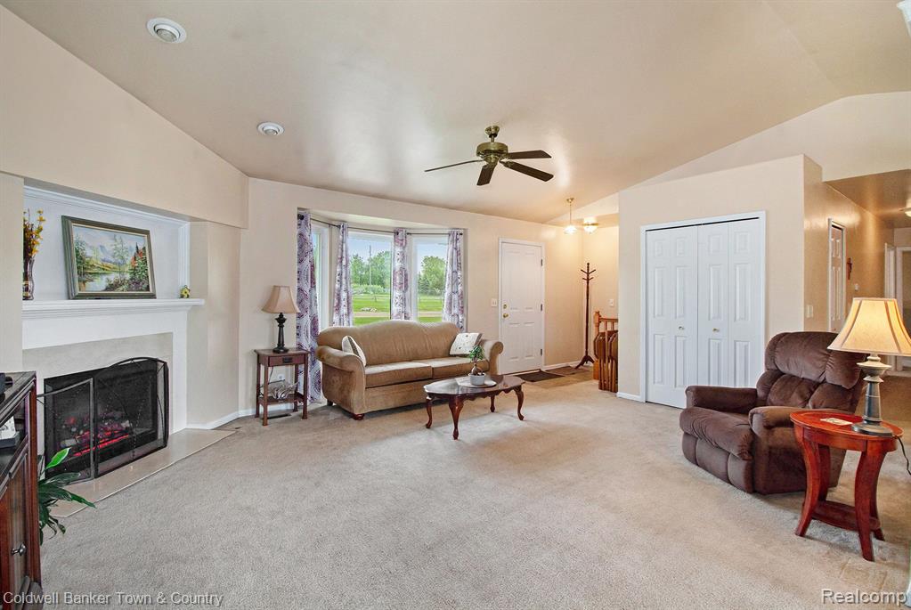 6643 FARM Lane, Fowlerville, MI 48836 — Photo 3