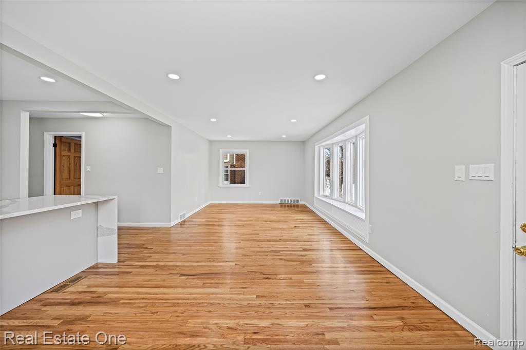 13344 Hart Avenue, Huntington Woods, MI — Photo 11