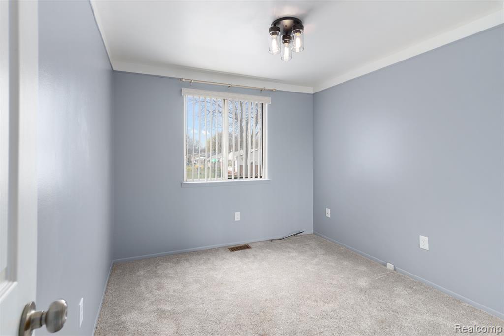 635 HECHT Drive, Madison Heights, MI 48071 — Photo 10