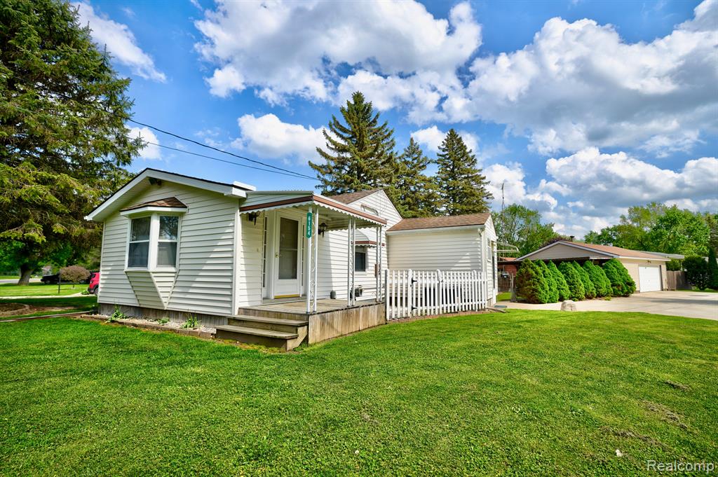 6154 Roberta Street, Burton, MI 48509 — Photo 44