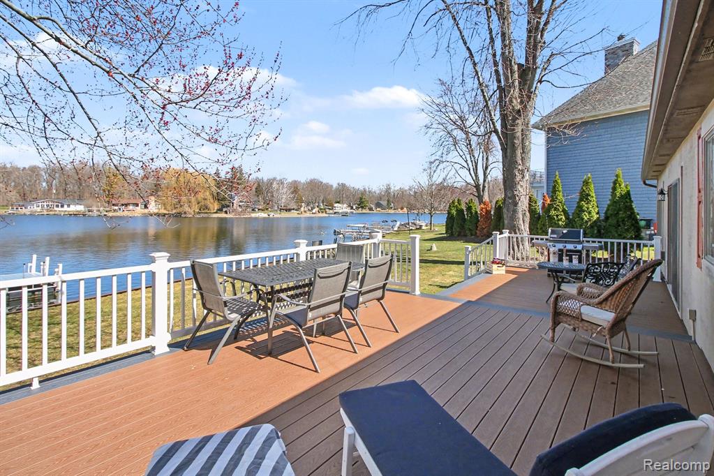 11591 PLEASANT VIEW Drive, Pinckney, MI 48169 — Photo 8