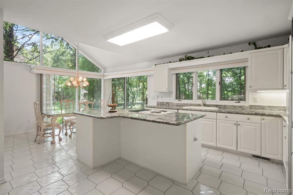 4730 Mirror Lake Drive, West Bloomfield, MI 48323 — Photo 6