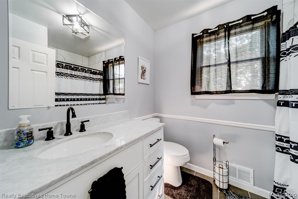 4238 FAIRWAY Drive, Fort Gratiot, MI 48059 — Photo 32