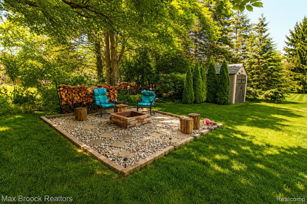 8952 Cynthia Court, Commerce Twp, MI 48382 — Photo 13