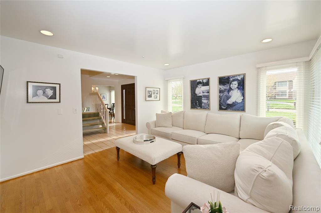 6020 Orchard Ridge Court, West Bloomfield, MI — Photo 18