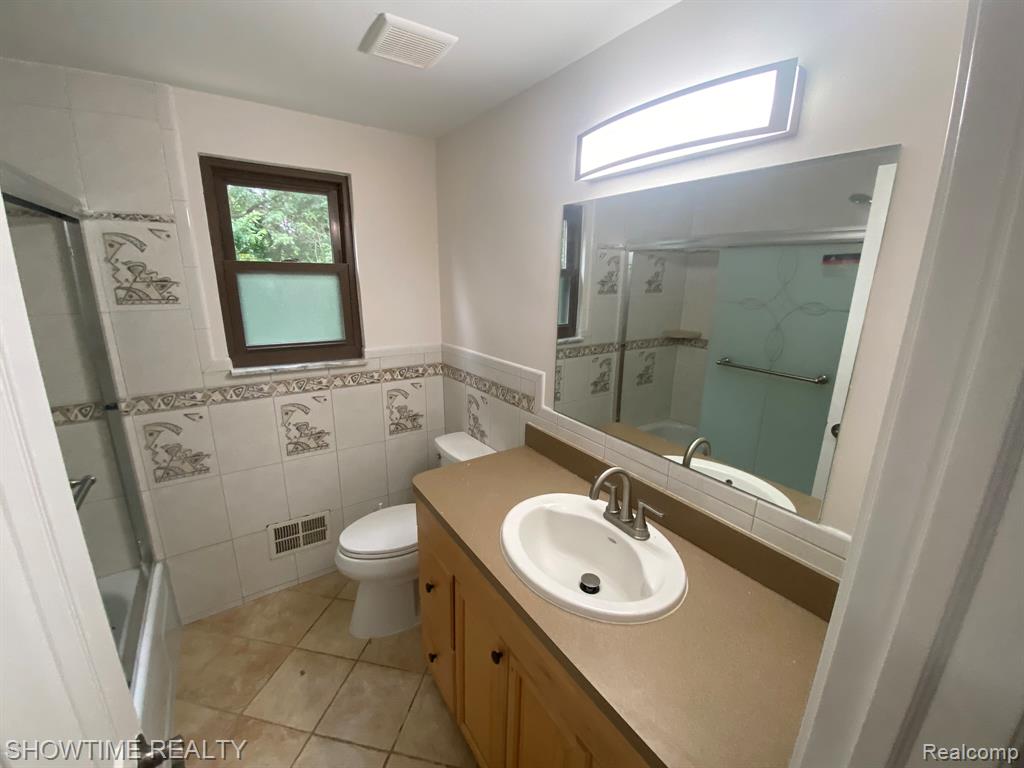 8418 HICKORY Drive, Sterling Heights, MI 48312 — Photo 11