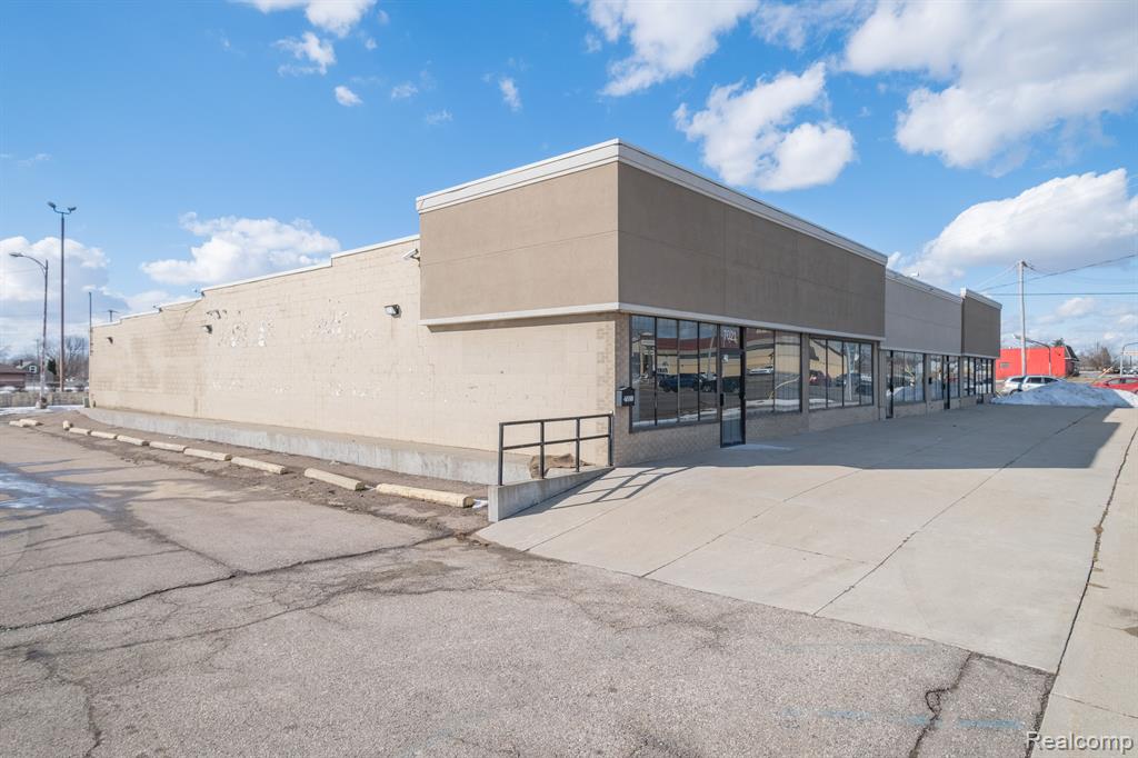 7021 N SAGINAW Street, Unit 1, Flint, MI 48505 — Photo 2
