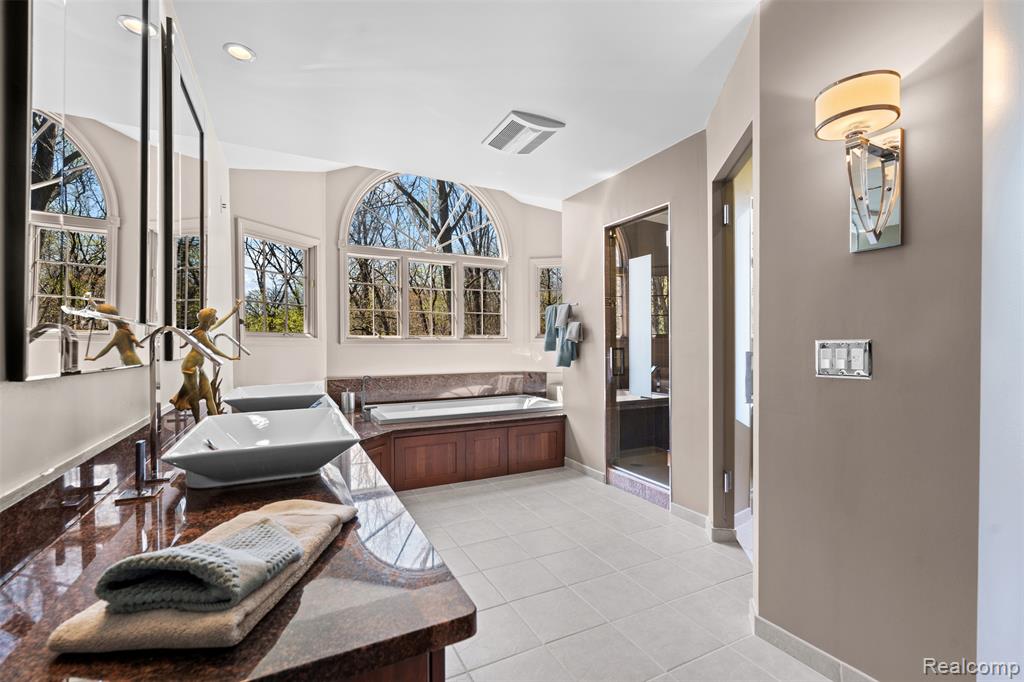 561 Valley Drive, Milford, MI 48381 — Photo 31