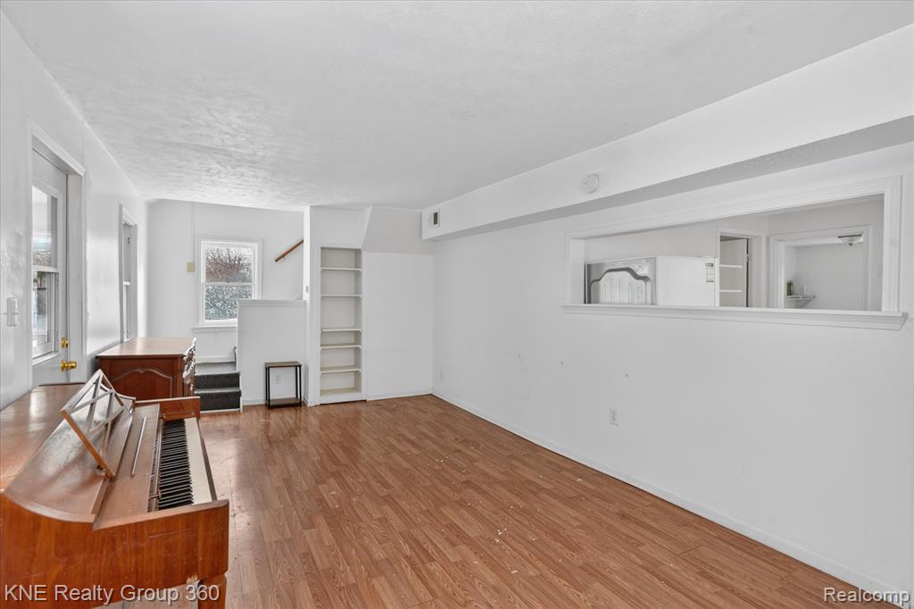 4928 Hughes Road, Lansing, MI 48910 — Photo 7