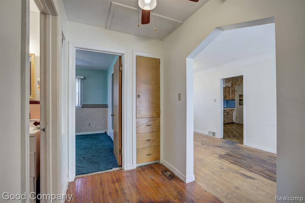 438 W MOREHOUSE Avenue, Hazel Park, MI 48030 — Photo 18
