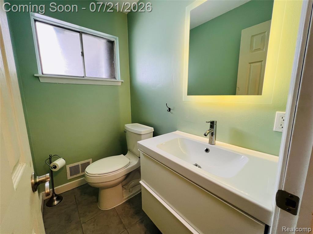 747 JAMAICA Drive, Troy, MI 48083 — Photo 19