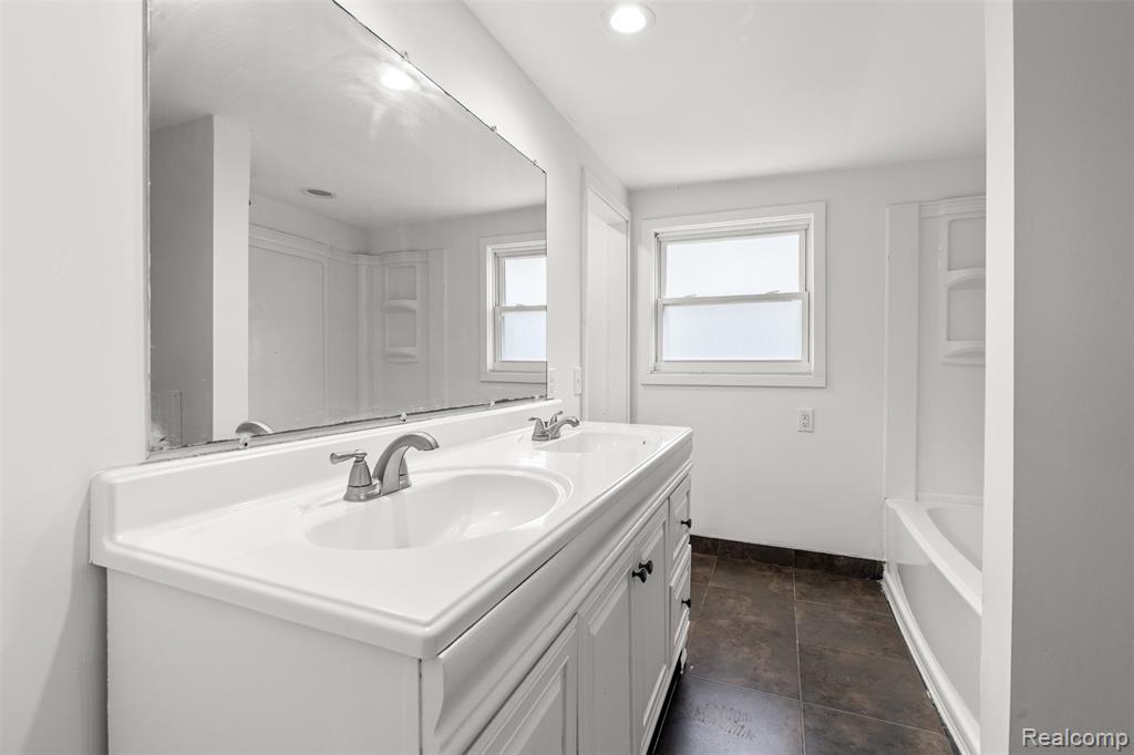 750 W Square Lake Road, Troy, MI 48098 — Photo 28