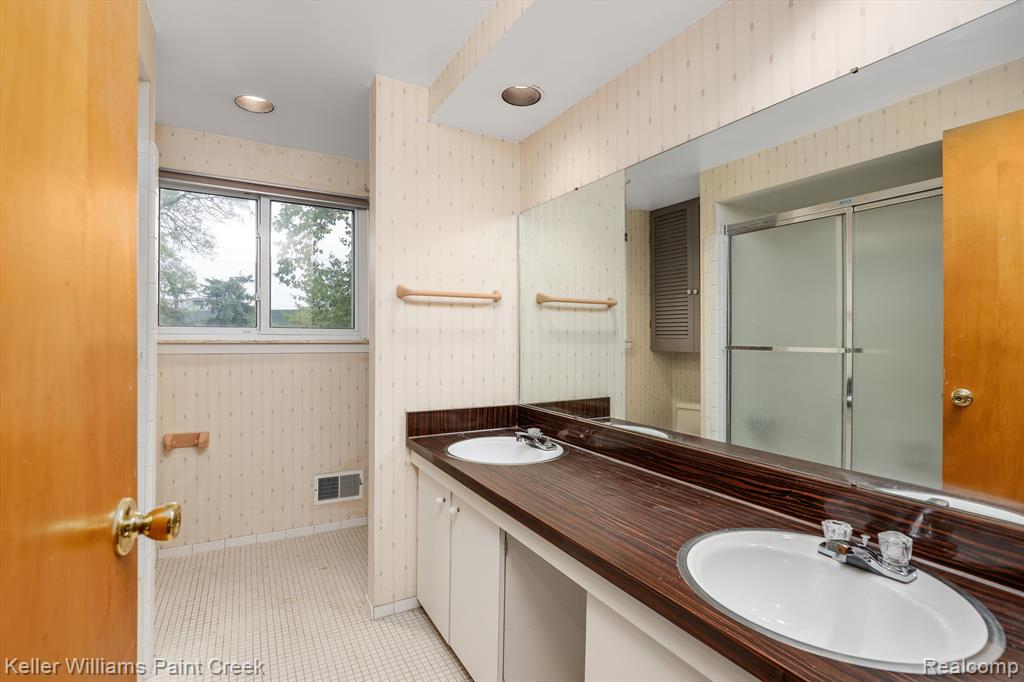 6748 LESLEE CREST Drive, West Bloomfield, MI — Photo 21