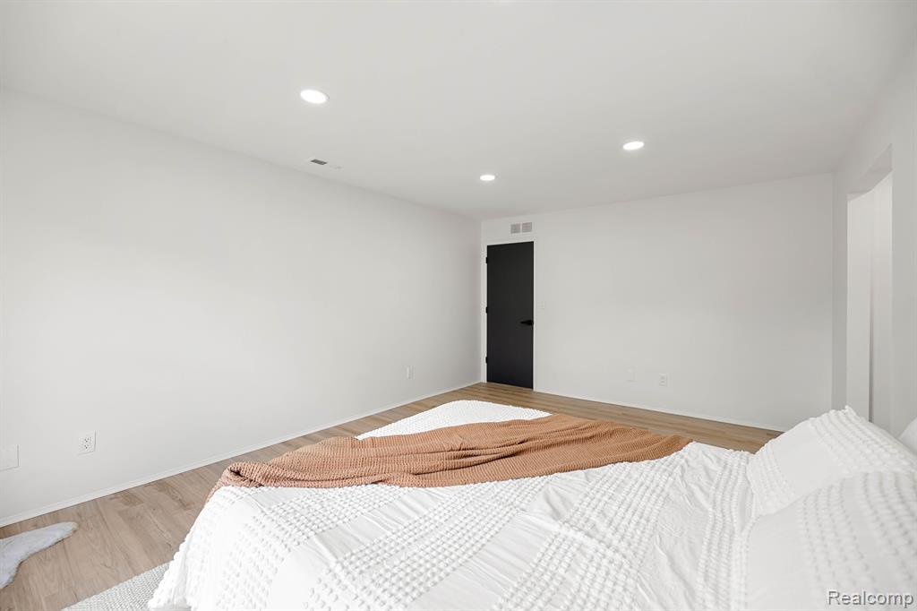 36988 Dartmoor Drive, Farmington Hills, MI 48331 — Photo 11