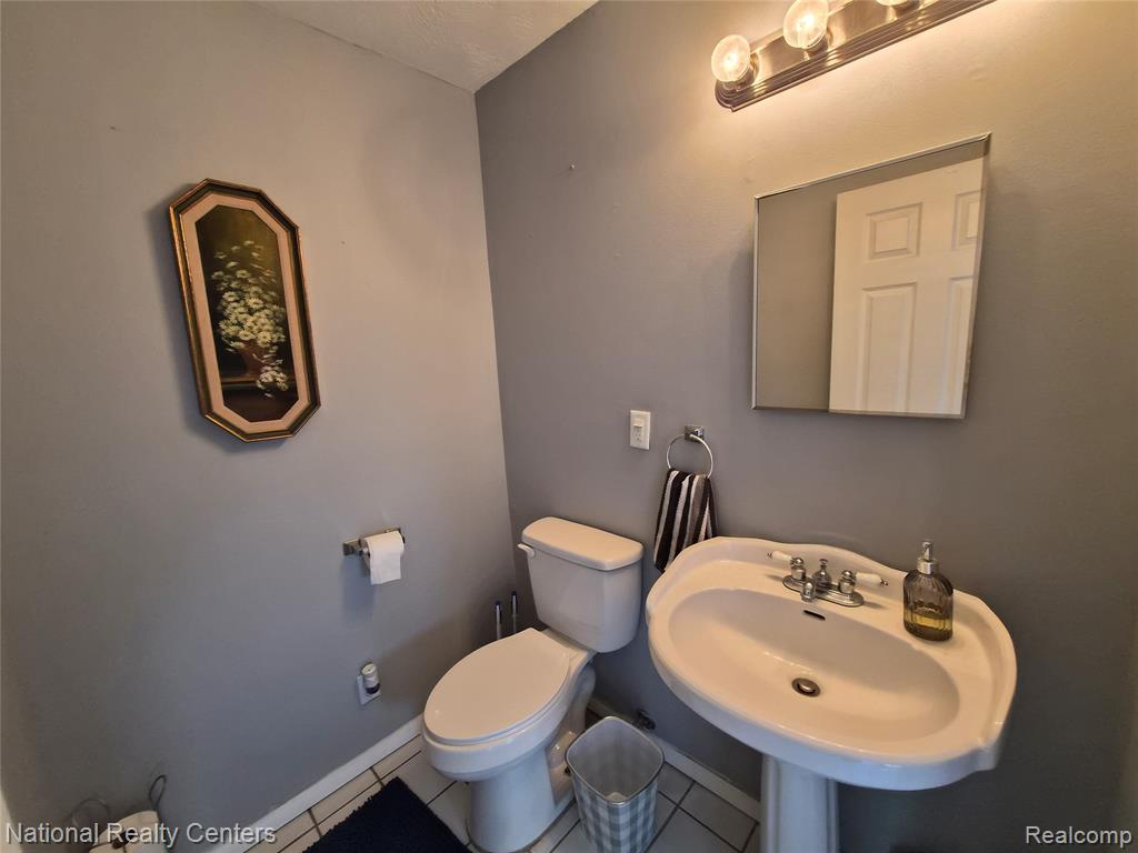 6 Utica Road, Pontiac, MI 48341 — Photo 9