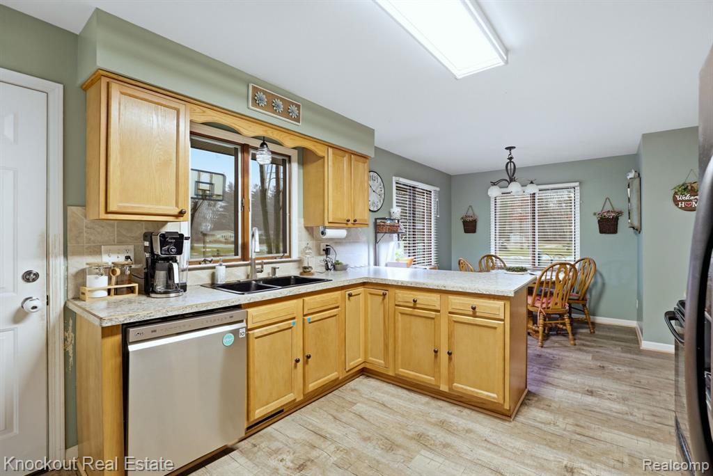 4256 Emerald Drive, Bridgeport, MI 48722 — Photo 16