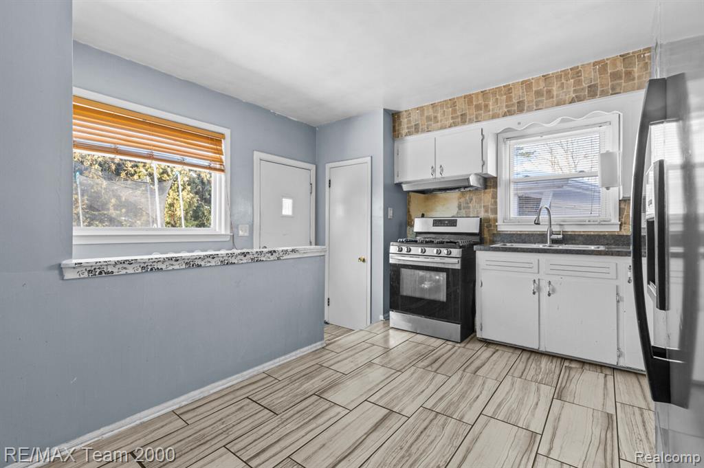 9 Christine Court, Dearborn, MI 48124 — Photo 7