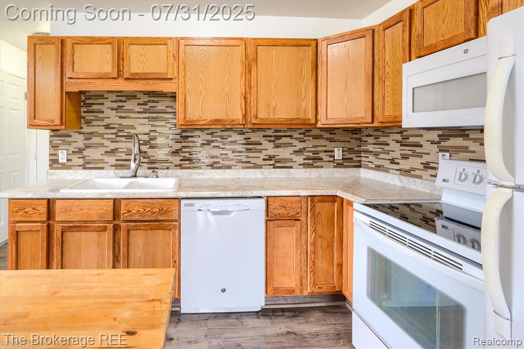 5010 Spring Well Lane, Grand Blanc, MI 48439 — Photo 17