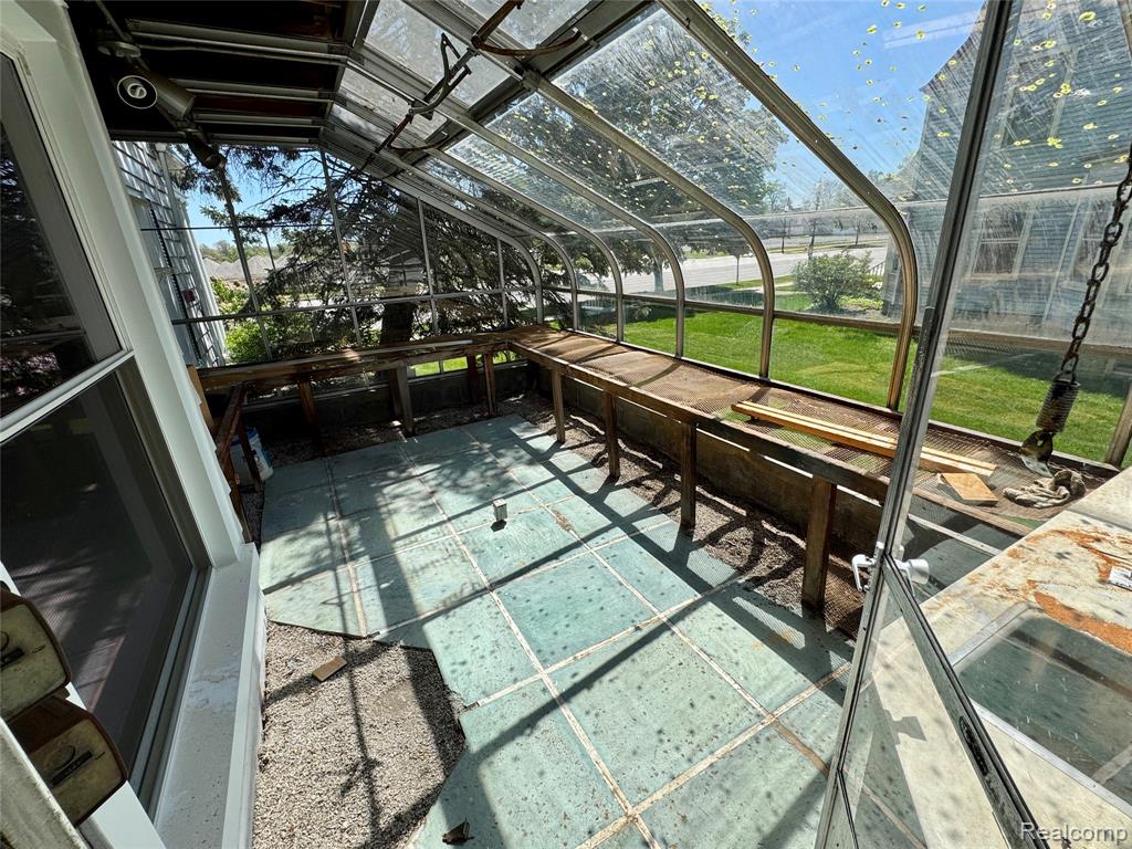 2156 W JEFFERSON Avenue, Trenton, MI, 48183