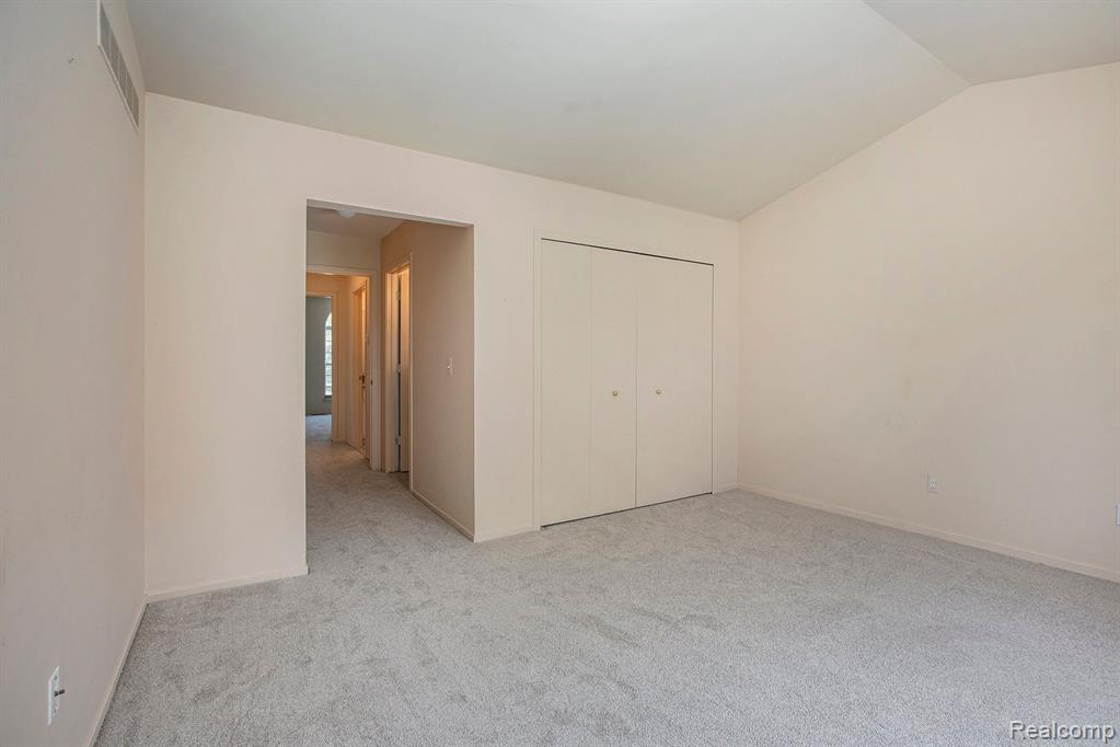 413 MULBERRY Drive, Commerce Twp, MI 48390 — Photo 20