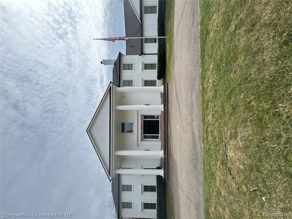 4270 Stoneleigh Road, Bloomfield Hills, MI 48302 — front exterior