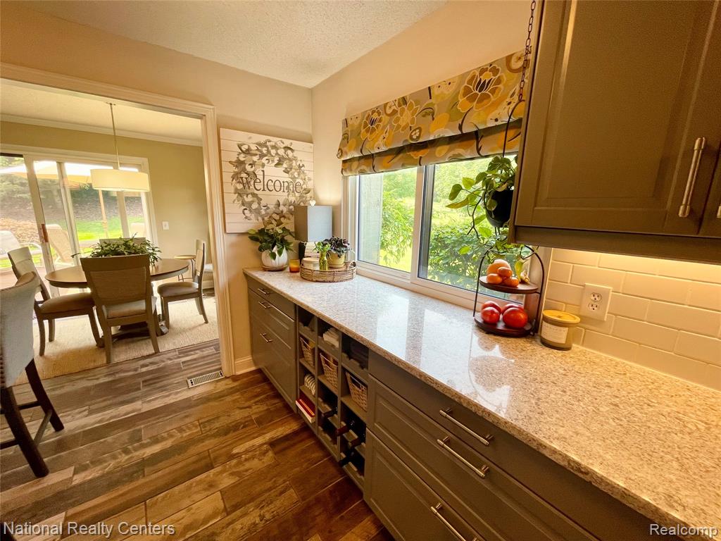 48104 COLONY FARM CIR, Plymouth, MI 48170 — Photo 29