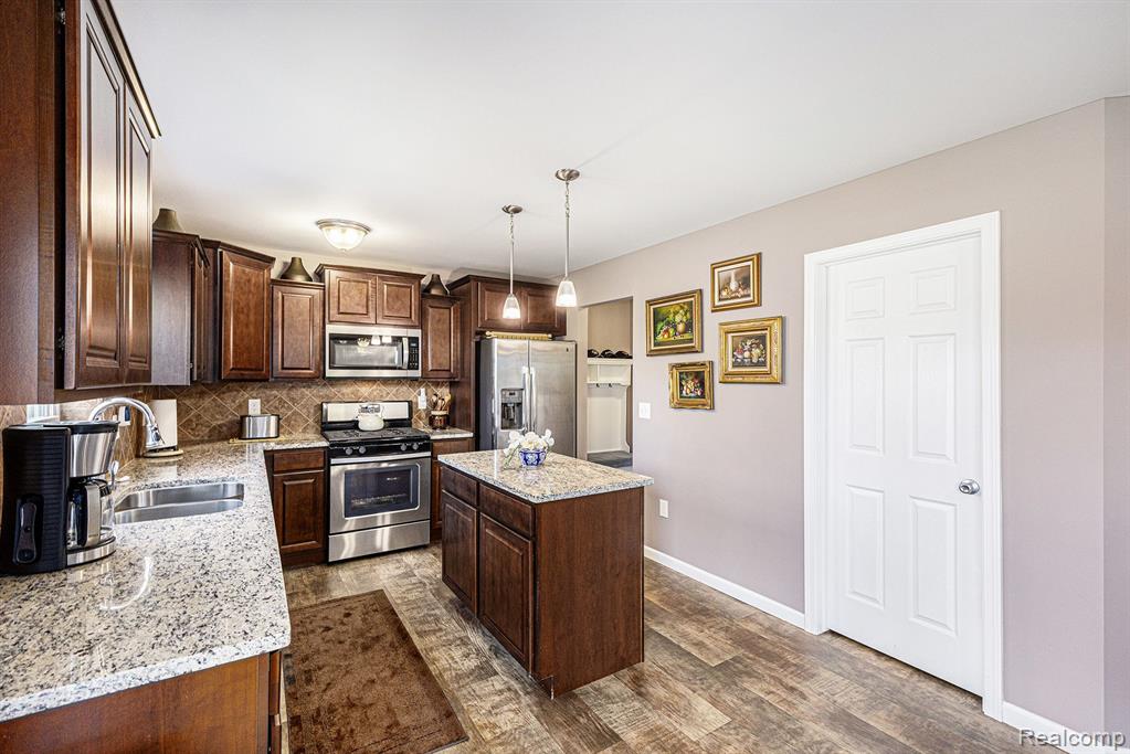 754 AUTUMN VALLEY Drive, Ortonville, MI 48462 — Photo 10