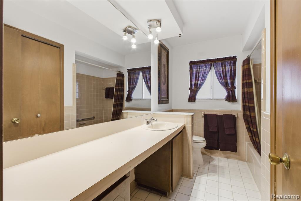 6525 Norton Drive, Troy, MI 48085 — Photo 19