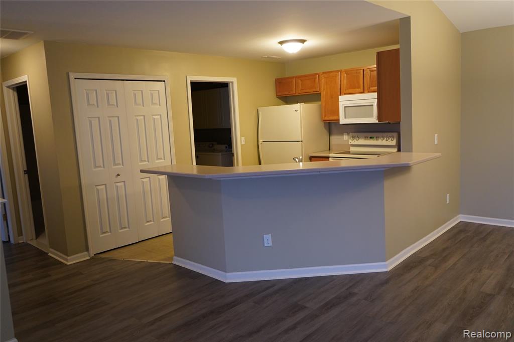 44036 RUSHCLIFFE Drive, Sterling Heights, MI 48313 — Photo 4