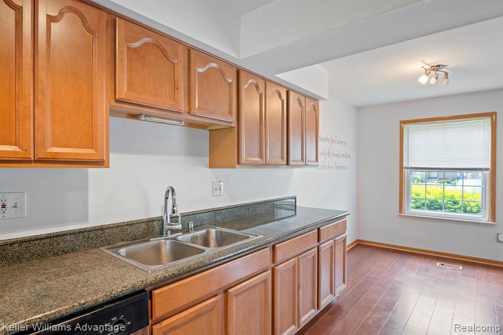 28663 LOWELL N, Southfield, MI 48076 — Photo 6