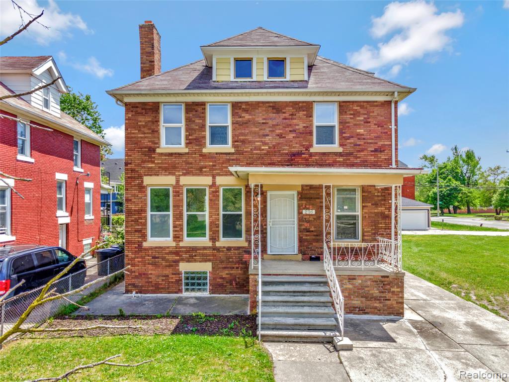 216 Holbrook Street