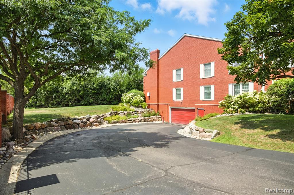 19710 W 13 Mile Road, 211, Beverly Hills, MI 48025 — Photo 48