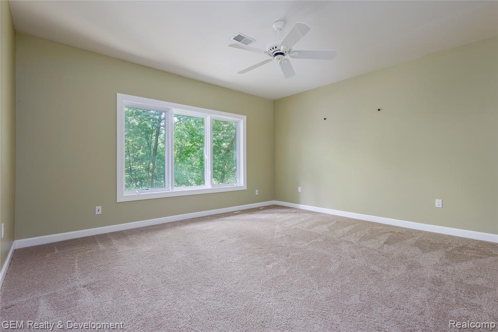 9054 Green Hickory Lane, Fenton, MI 48430 — Photo 50