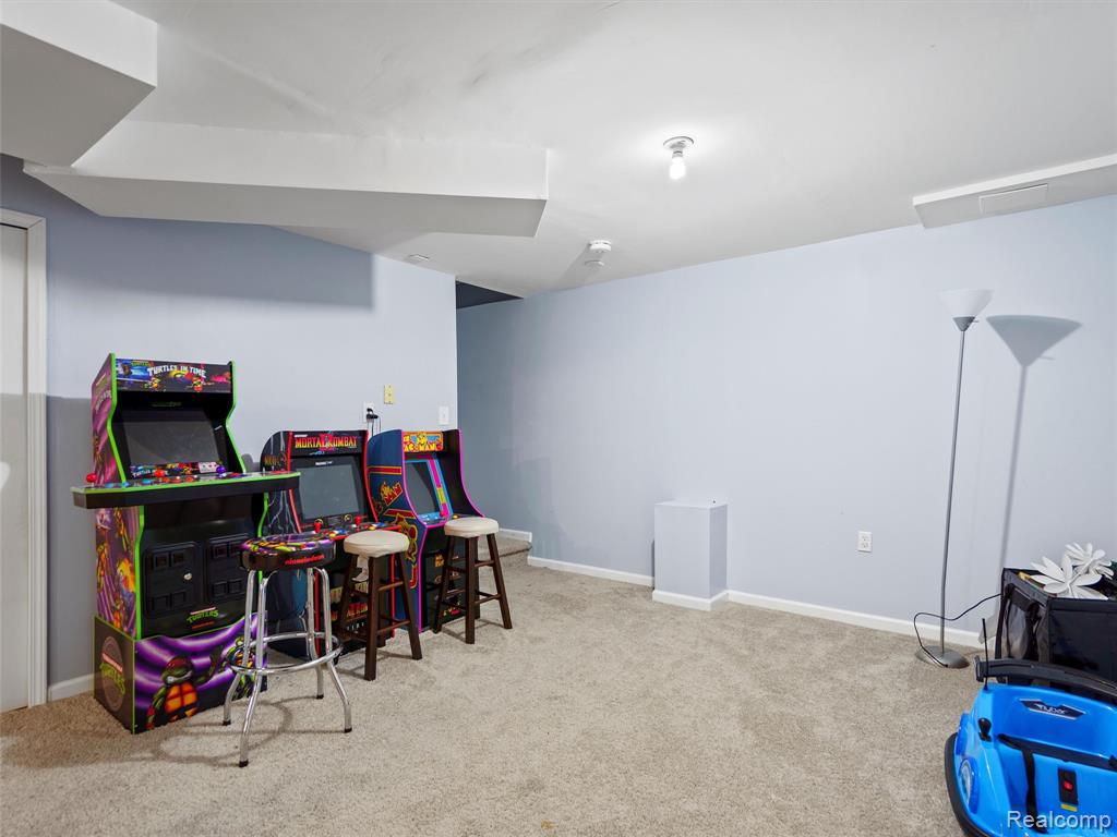 825 Huntclub Boulevard, Auburn Hills, MI 48326 — Photo 24