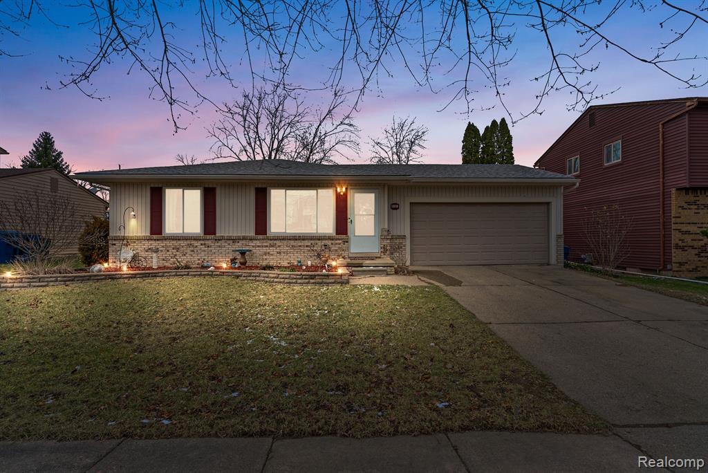 9101 ARLINGTON Drive, Ypsilanti, MI 48198 — front exterior