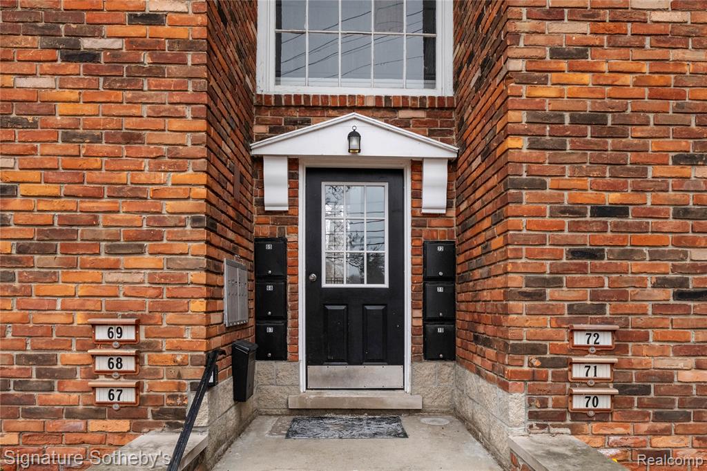 31831 Grand River Avenue, 68, Farmington, MI 48336 — front exterior