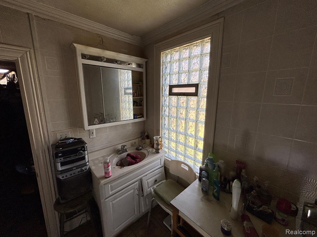 5572 CADILLAC Avenue, Detroit, MI 48213 — Photo 16