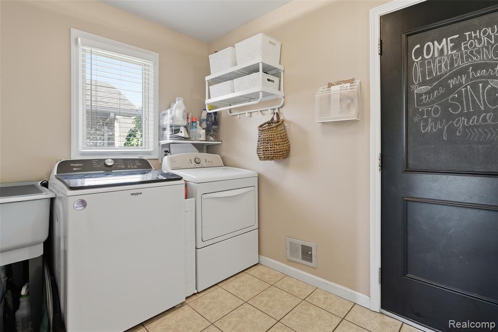 4231 Chris Drive, Sterling Heights, MI 48310 — Photo 18
