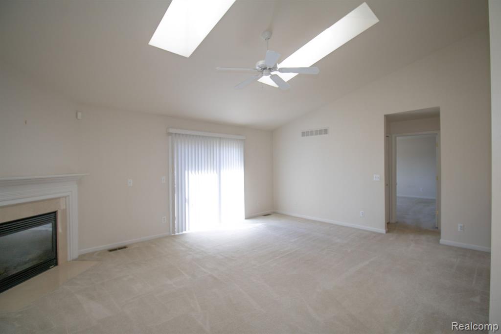 7051 MAGNOLIA Lane, Waterford, MI 48327 — Photo 8