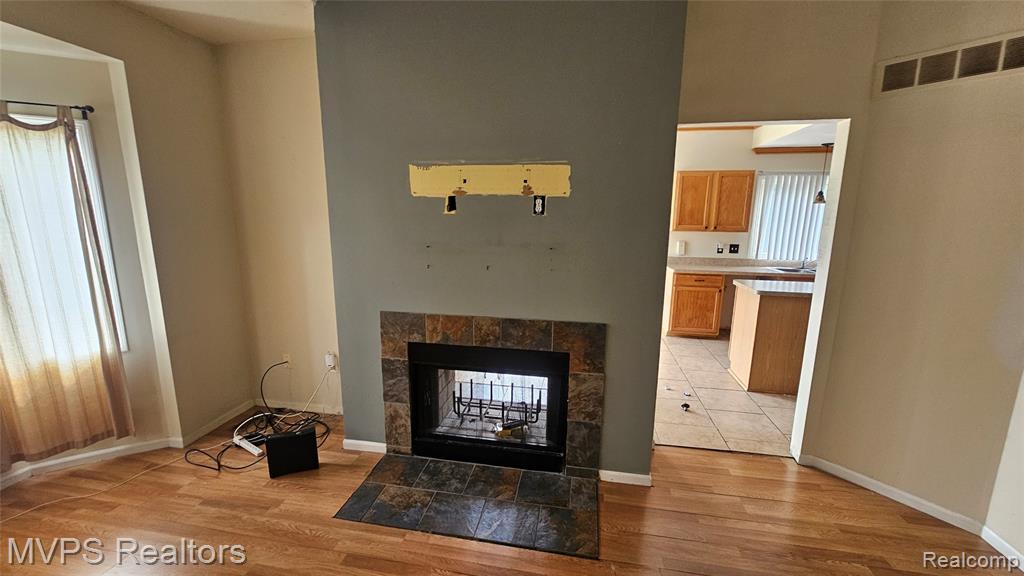 540 Clairpointe Woods Drive, Detroit, MI 48215 — Photo 7
