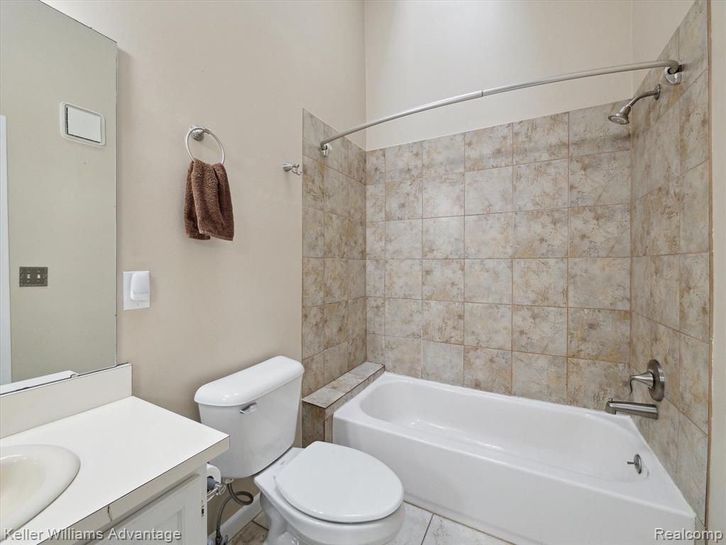 31131 COUNTRY, Farmington Hills, MI 48331 — Photo 30