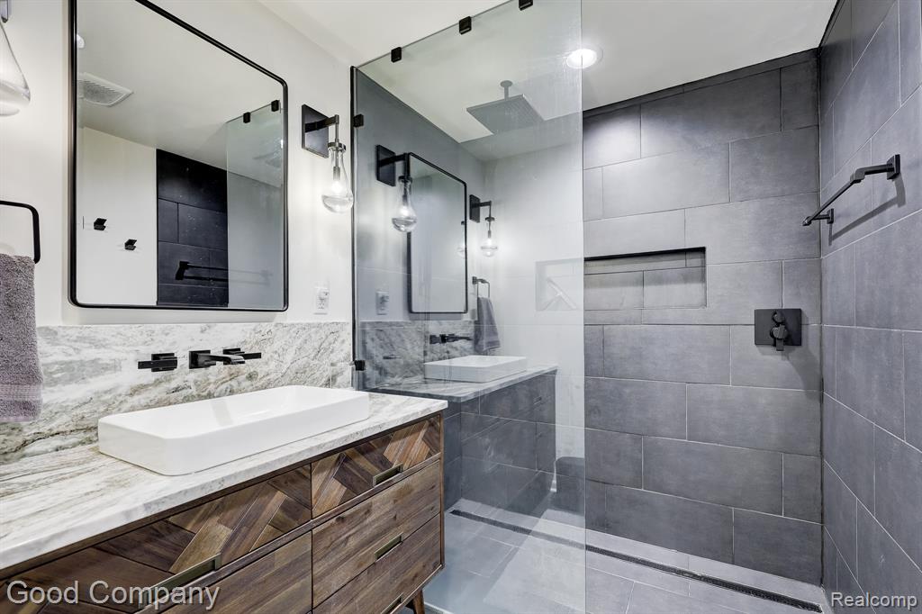 805 N Pemberton Road, Bloomfield Hills, MI 48302 — Photo 45