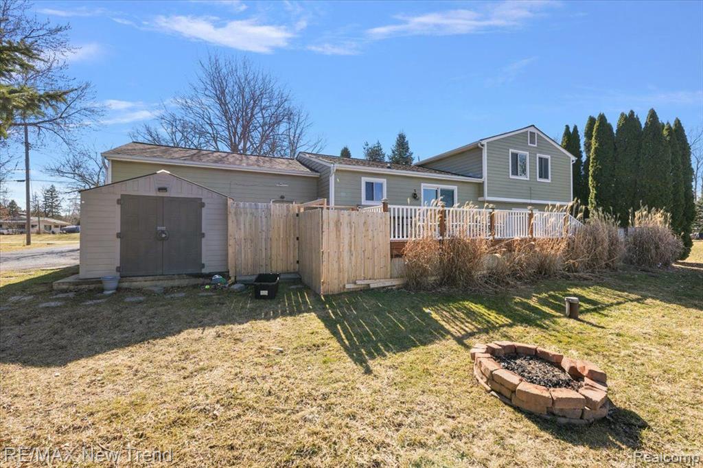 7135 CAPRI Drive, White Lake, MI 48383 — Photo 35